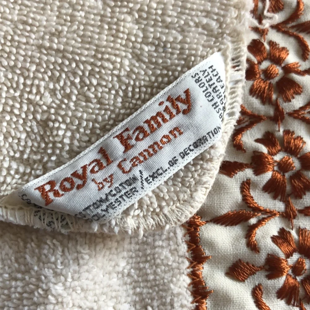 Gold Royal Family by Cannon Vintage MCM Guest Towel Set Cream And Gold